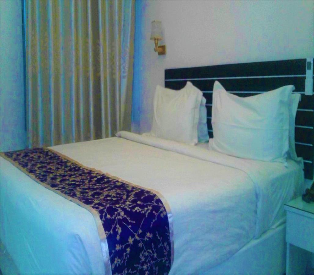 Hotel Shuktara Dhaka Zewnętrze zdjęcie